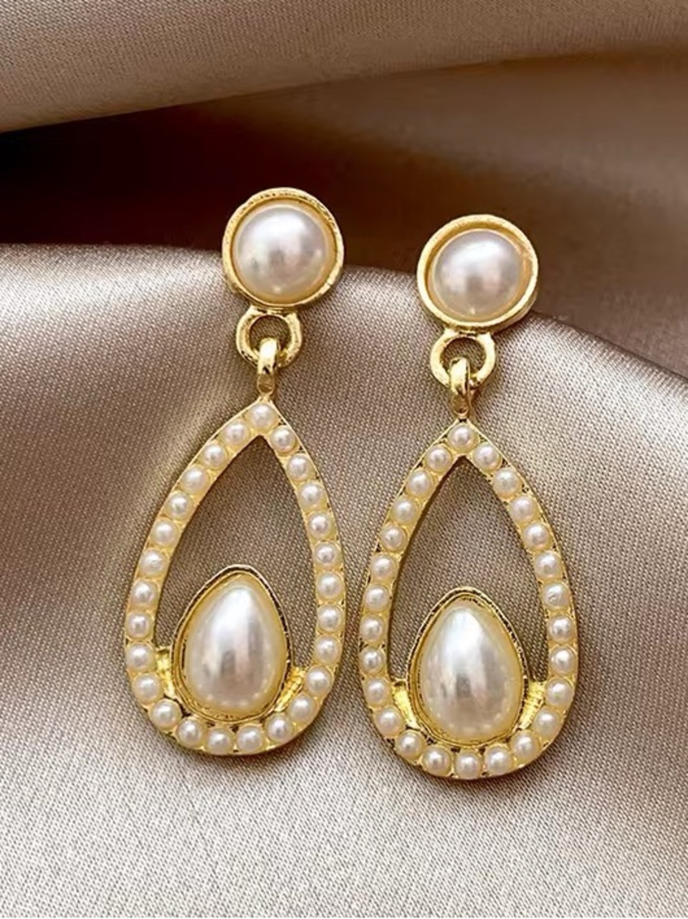 ***Dainty Gold and Pearl Teardrop Dangle Earrings